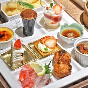 A variety of plated dishes including seafood, a dessert with strawberries, and a chocolate dessert. - Miyawaka Torano Yu (Miyawaka)
