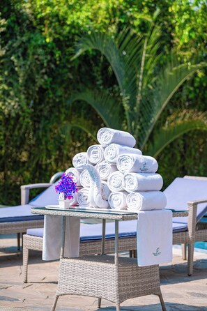 Outdoor pool - Galaxy Garden Resort (Bharatpur)