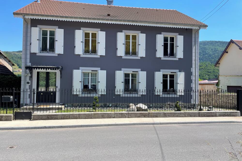 Magnifique Maison de Maitre Pleine de Charme vue Dégagée sur les Montagnes !