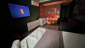 Quarto casal luxo, banheira de hidromassagem | Roupas de cama premium, cortinas blackout, quartos à prova de som
