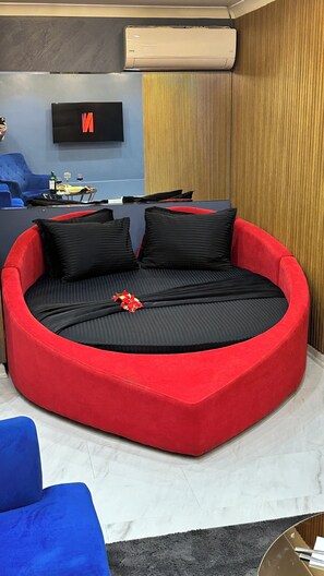 Quarto casal luxo, banheira de hidromassagem | Roupas de cama premium, cortinas blackout, quartos à prova de som