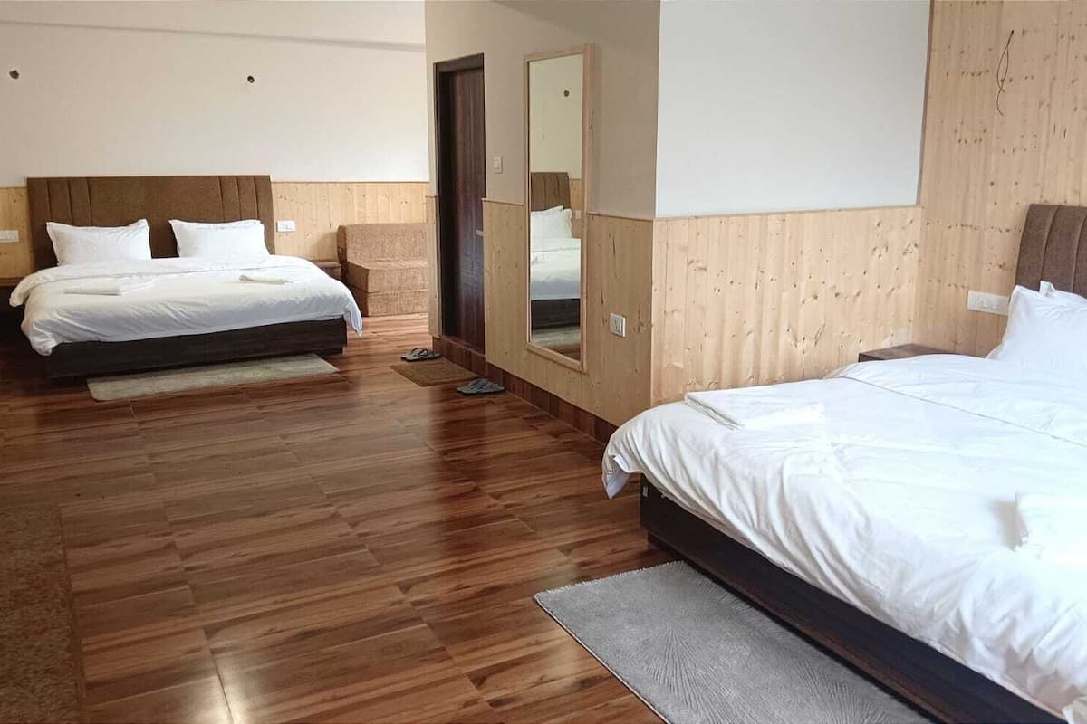 Select Comfort beds, free WiFi, bed sheets