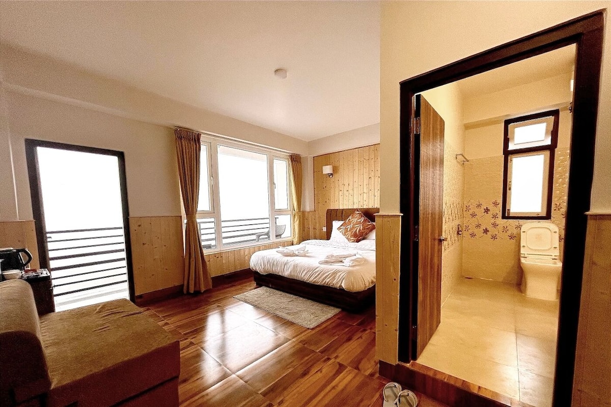 Select Comfort beds, free WiFi, bed sheets