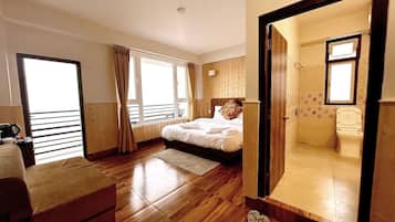 Select Comfort beds, free WiFi, bed sheets