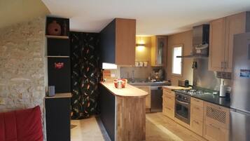 Réfrigérateur, micro-ondes, four, plaque de cuisson