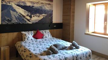 3 Schlafzimmer, Schreibtisch, Bügeleisen/Bügelbrett, Reisekinderbett