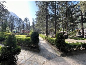 Living area - Sunrise Guest House (Bhuntar)