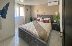 bed - Lovely home in Villespassans (Villespassans)