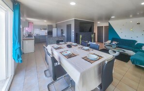 Interior - Lovely home in Villespassans (Villespassans)
