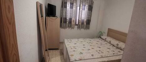 2 bedrooms, iron/ironing board, bed sheets