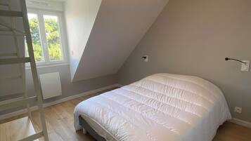 2 bedrooms, WiFi, bed sheets