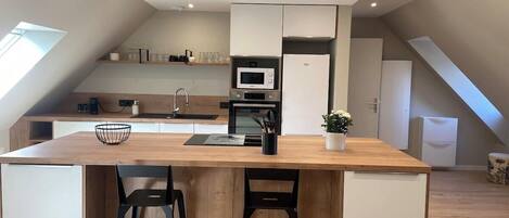 Réfrigérateur, micro-ondes, four, lave-vaisselle