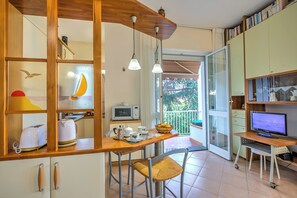 Appartement familial, plusieurs chambres, face à la mer (Gabri By The Sea) | Intérieur
