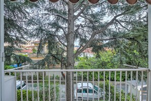 Appartement familial, plusieurs chambres, face à la mer (Gabri By The Sea) | Terrain de l’hébergement 