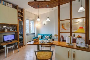 Télévision à écran plat de 21 pouces avec chaînes par câble