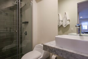 Bruser, hårtørrer, håndklæder