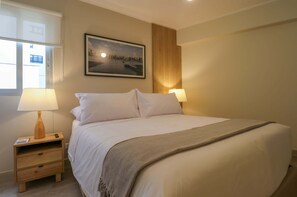 2 bedrooms, desk, iron/ironing board, WiFi - w* | Breathtaking 2BR with Balcony in Miraflores (Miraflores)