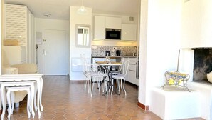 Interior - Cozy Studio with Garden, Pool Access, and Parking in Bormes-les-Mimosas (Bormes-les-Mimosas)