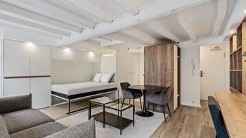 Una scrivania, ferro/asse da stiro, Wi-Fi, lenzuola