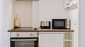 Refrigerador, microondas, horno, placa de cocina