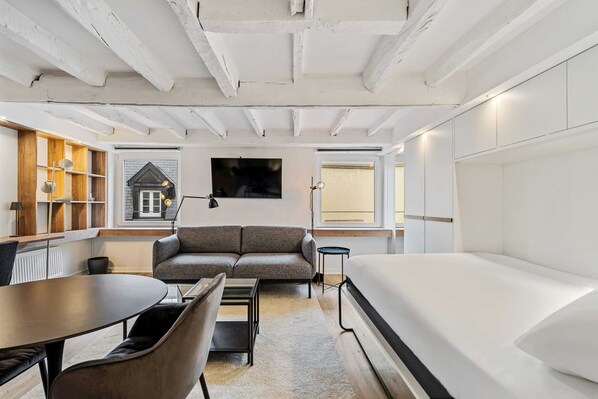 Bureau, fer et planche à repasser, Wi-Fi, draps fournis