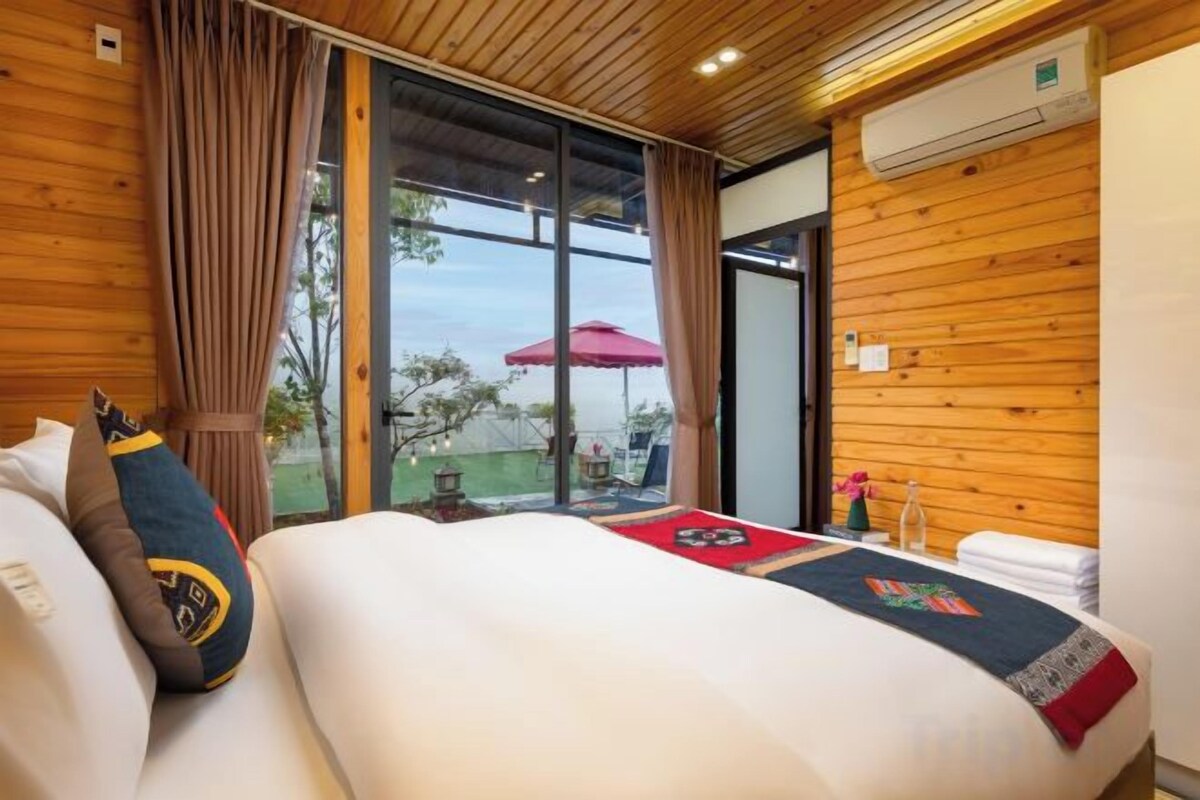 Premium bedding, Select Comfort beds, minibar, desk