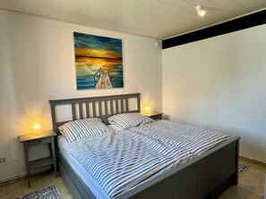 2 soverom, strykejern/-brett, reiseseng for barn og wi-fi (inkludert)