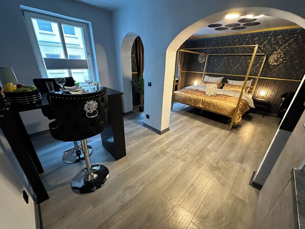 1 bedroom, iron/ironing board, travel cot, free WiFi