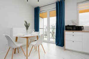 Mikrobølgeovn, ovn, oppvaskmaskin og kaffetrakter/tekoker