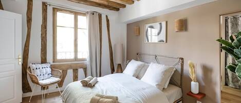 4 chambres, fer et planche à repasser, Wi-Fi, draps fournis