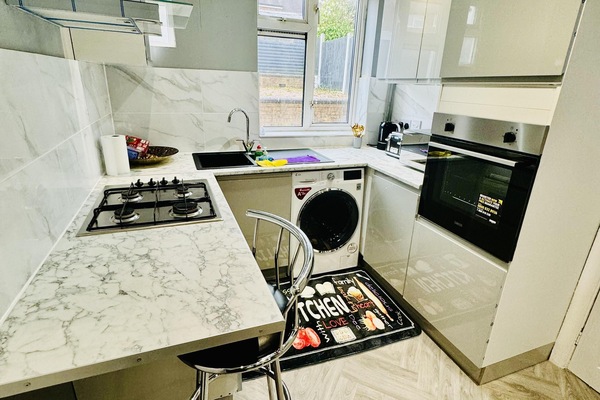 House | Private kitchen | Fridge, microwave, oven, stovetop