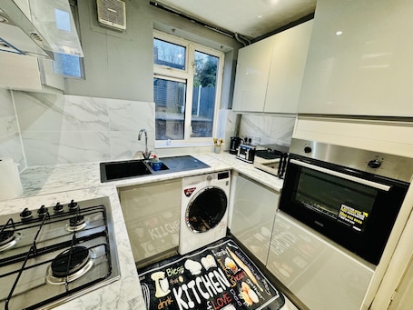 Refrigerador, microondas, horno, placa de cocina