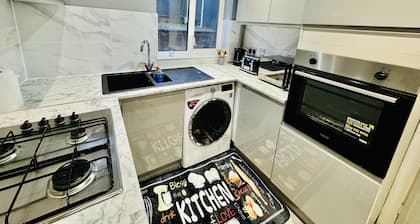 4 Bedrooms Full House Stourbridge Birmingham