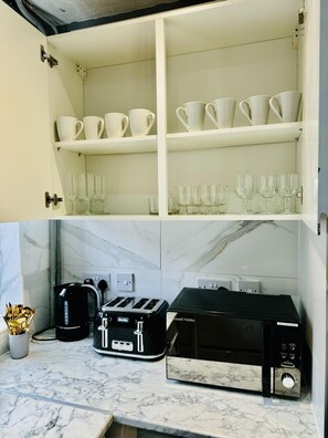 House | Private kitchen | Fridge, microwave, oven, stovetop
