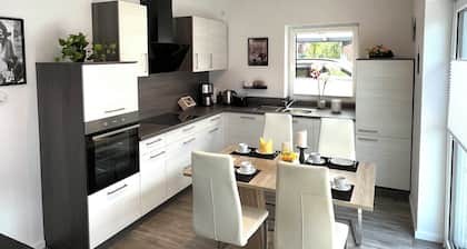 "Elstar" - Barrierefreies Ferienhaus mit Carport Terrasse NETFLIX Free WIFI