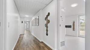 A hallway with white walls, wooden flooring, and a ceiling with recessed lighting. - Lovely home in Knebel with kitchen (Knebel)