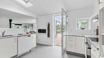 Fridge, stovetop, dishwasher, coffee/tea maker