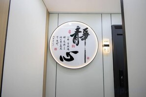 Unclassified image, 4 of 7, button - Putuo mountain pilgrimage inn (Zhoushan)