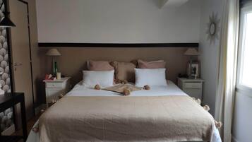 4 bedrooms, iron/ironing board, WiFi