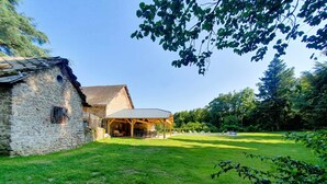 Exterior - Maison Rénovée Avec Terrasse + Parc Avec Piscine Chauffée et Terrasse Couverte (Estivaux)
