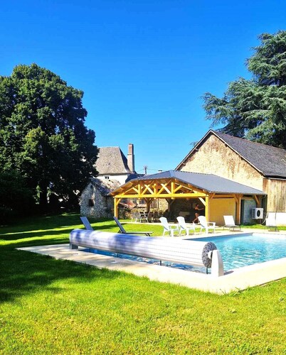 Maison Rénovée, Parc, Piscine Chauffée, Terrasse Couverte, Terrain de Pétanque