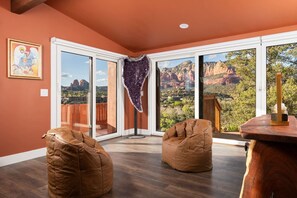 Interior - Quail Ridge - Heated Pool & Spa, View Deck, Games (Sedona)