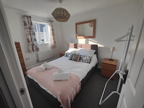 4 slaapkamers, een strijkplank/strijkijzer, gratis wifi, beddengoed