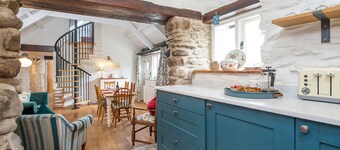 Bwthyn Gerrig, Holiday Cottage Abereiddy, Sleeps 6, 3 bedrooms,  bathrooms