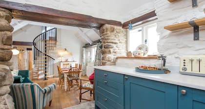 Bwthyn Gerrig, Holiday Cottage Abereiddy, Sleeps 6, 3 bedrooms, bathrooms