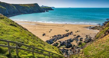 Bwthyn Gerrig, Holiday Cottage Abereiddy, Sleeps 6, 3 bedrooms, bathrooms