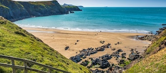 Bwthyn Gerrig, Holiday Cottage Abereiddy, Sleeps 6, 3 bedrooms, bathrooms