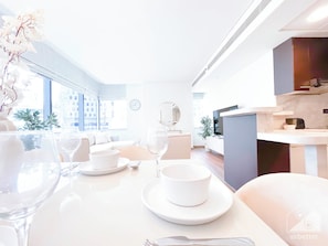 Apartamento (2 Bedrooms) | Servicio de comidas en la habitación