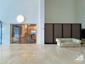 Apartment (2 Bedrooms) | Sitzecke in der Lobby