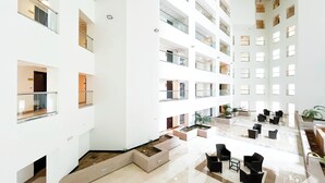 Leilighet (2 Bedrooms) | Sitteområde i lobbyen